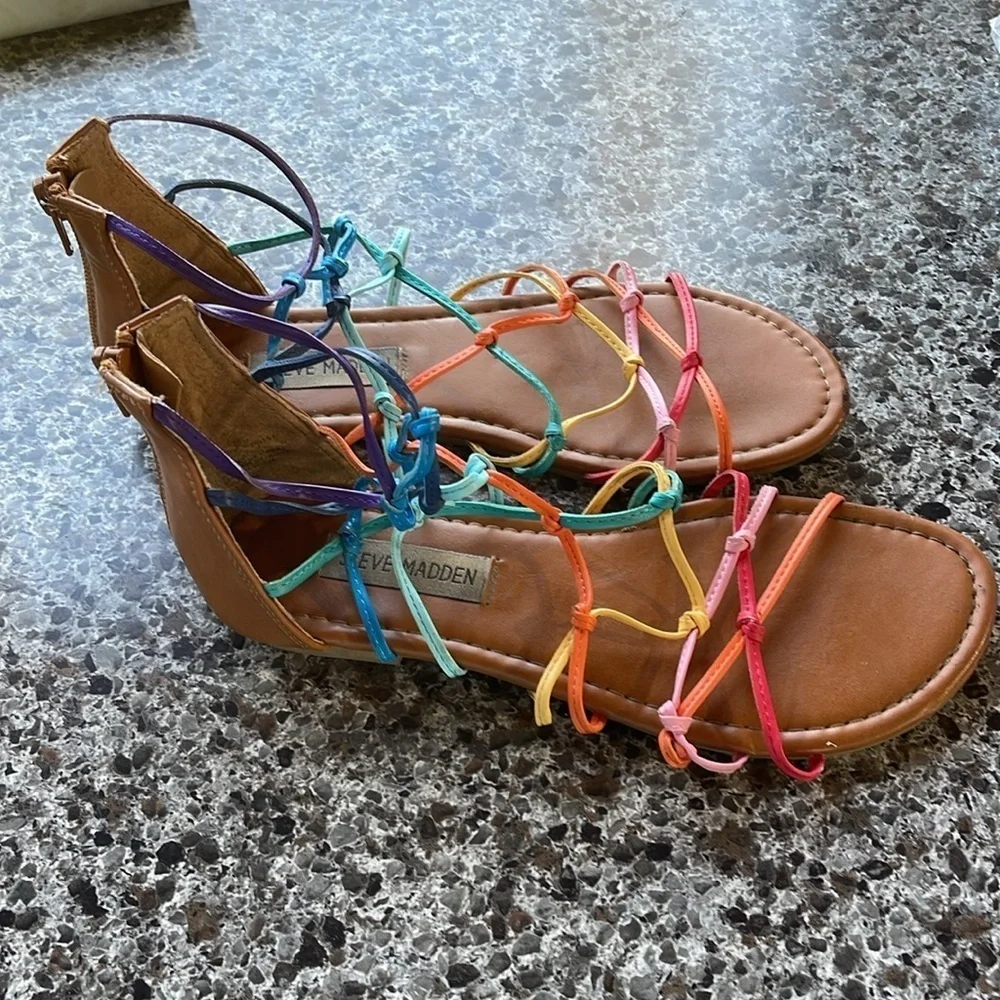 Steve Madden‎ Rainbow Sandals girls size 3.5 zipper back.